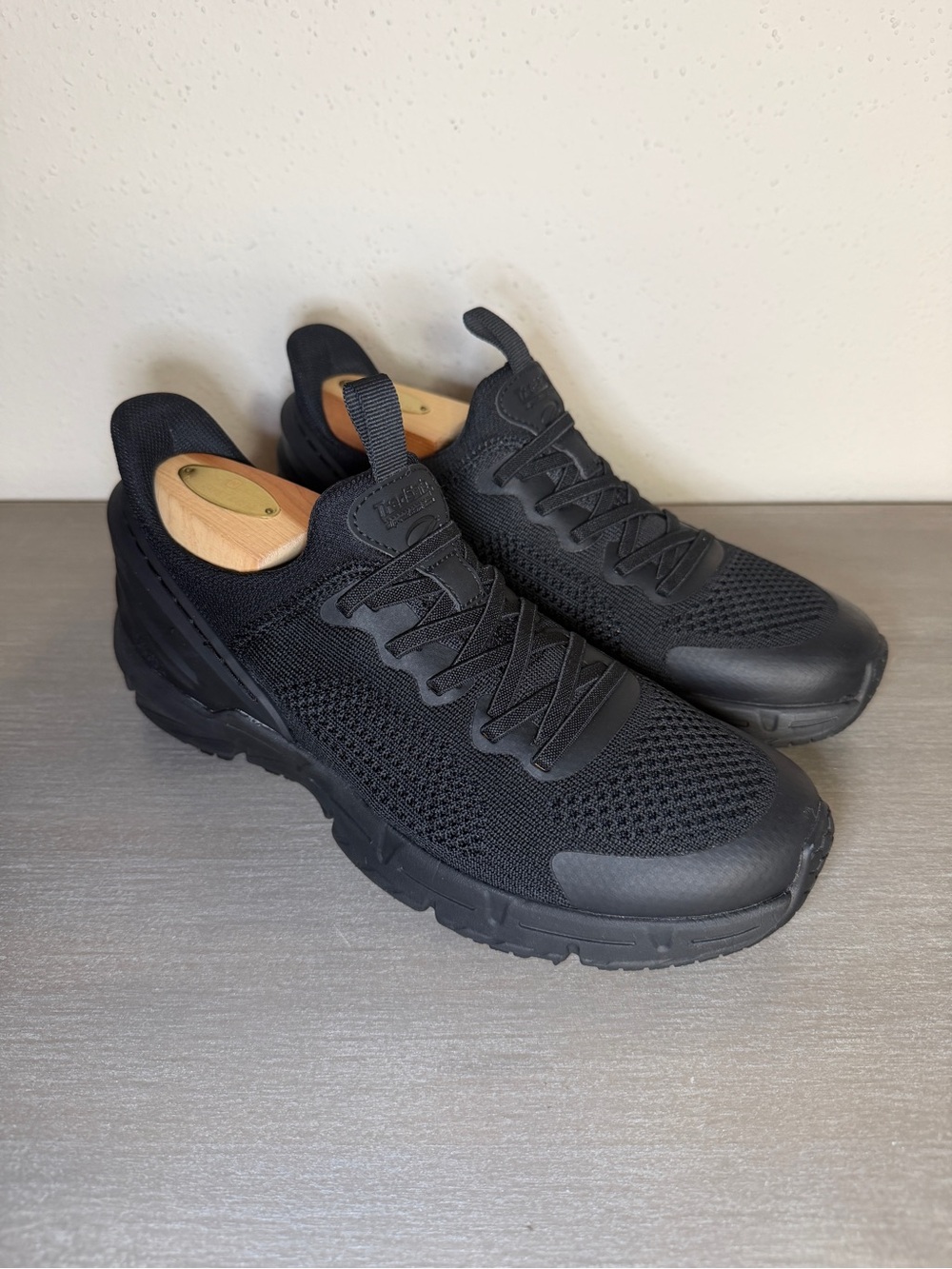 TredSafe Cloud One Shoes Women 8.5  Black Slip Resistant Sneakers WMTR43AG001